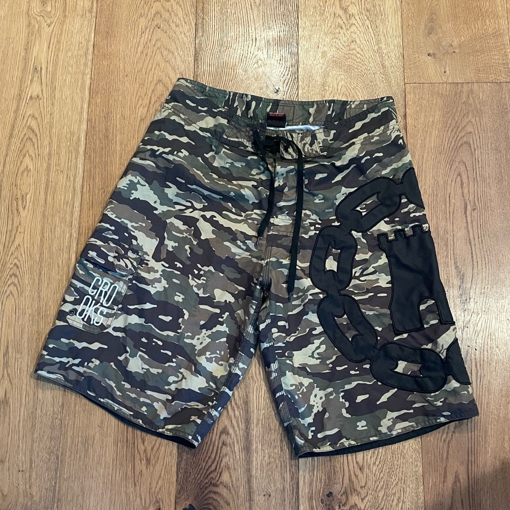 🩵Crooks & Castles camo board shorts, 34